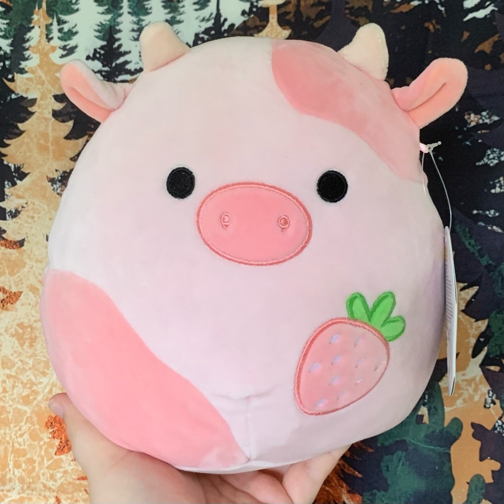 8" OG Reshma the strawberry cow Hot Topic Exclusive Squishmallow BNWT